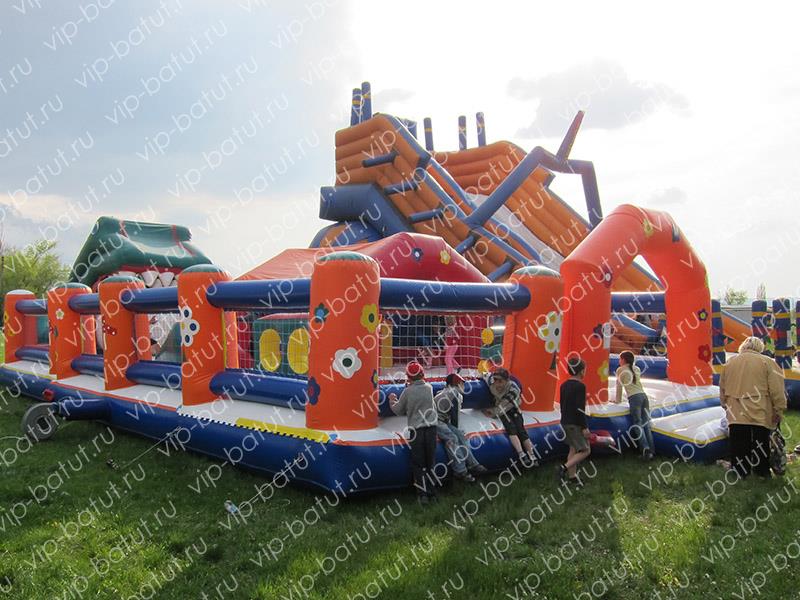 надувной комплекс Домик батут 2